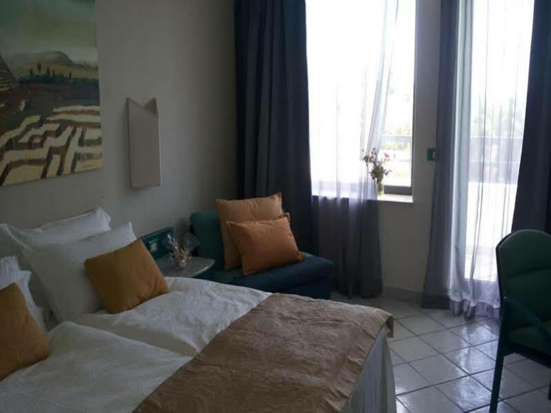 Hotel Acacia Marina Marina di Ragusa Exterior foto